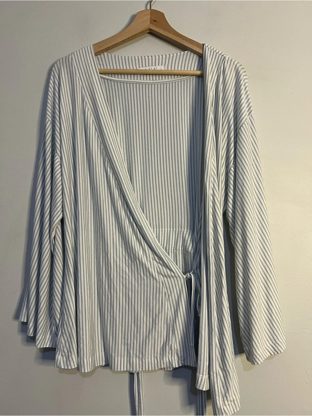 Lake Kimono Striped Wrap Pajama Top - Light  blue size large - Picture 2 of 9